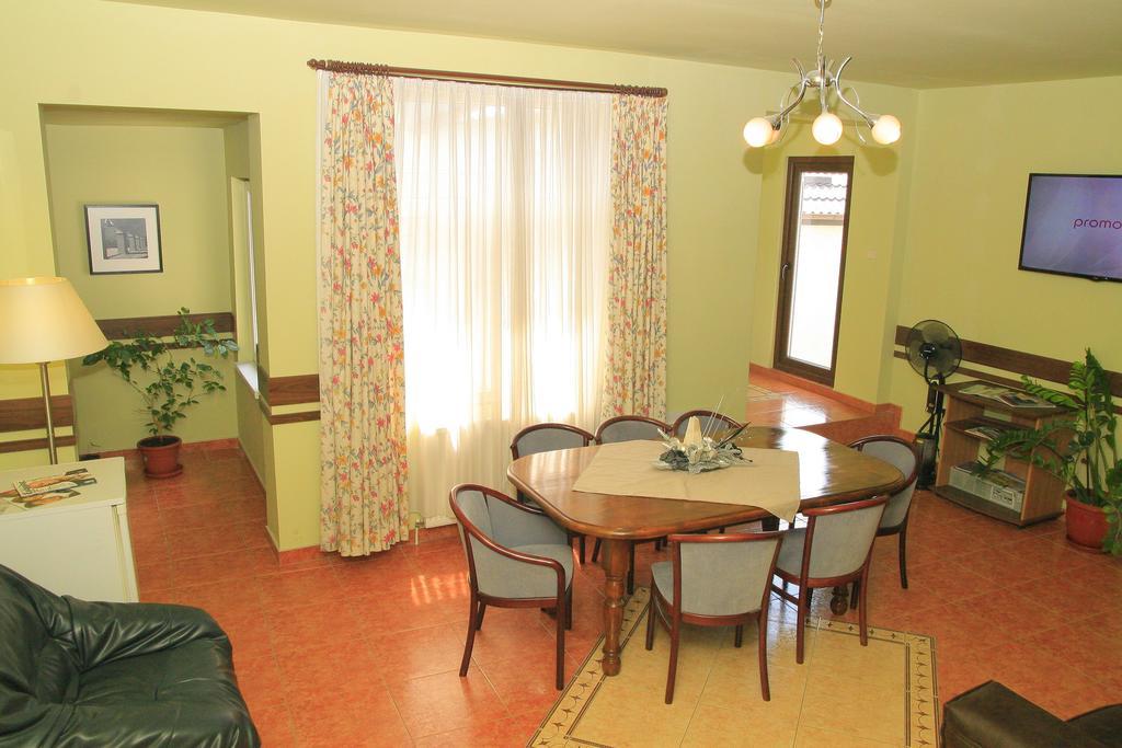 Pensiunea Blanca Reghin Extérieur photo