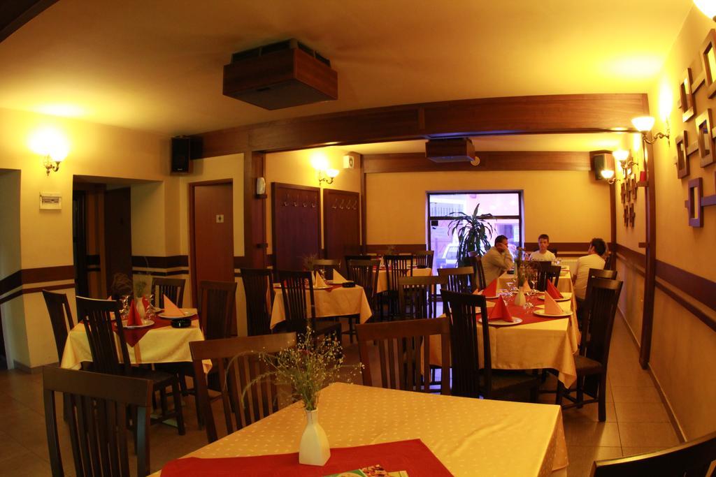 Pensiunea Blanca Reghin Extérieur photo