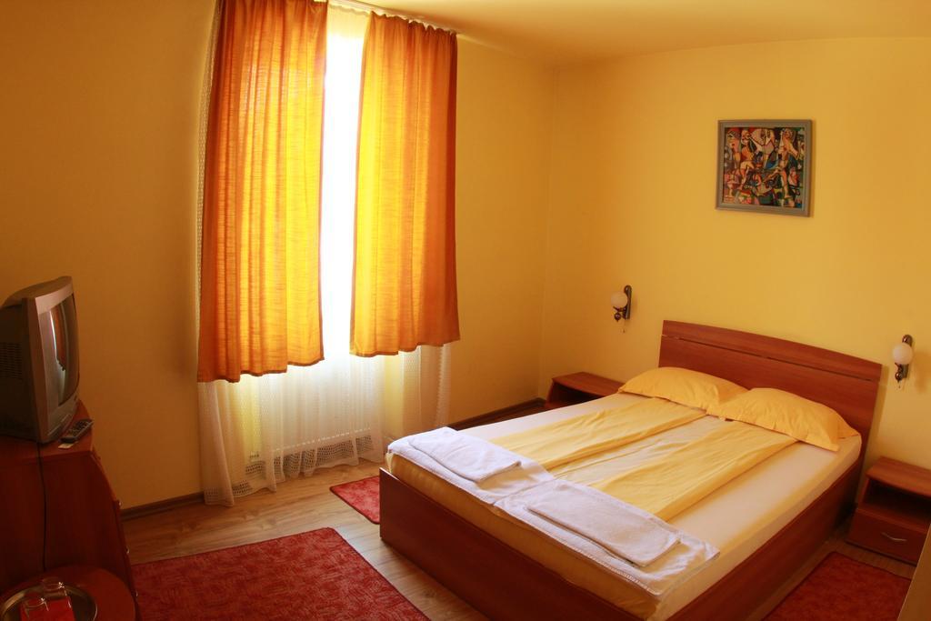 Pensiunea Blanca Reghin Chambre photo