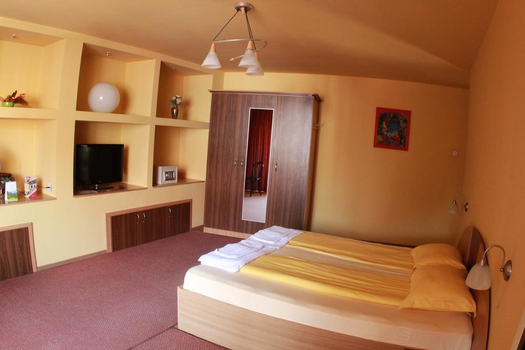 Pensiunea Blanca Reghin Chambre photo