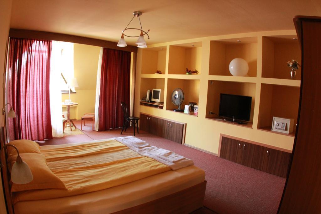 Pensiunea Blanca Reghin Chambre photo