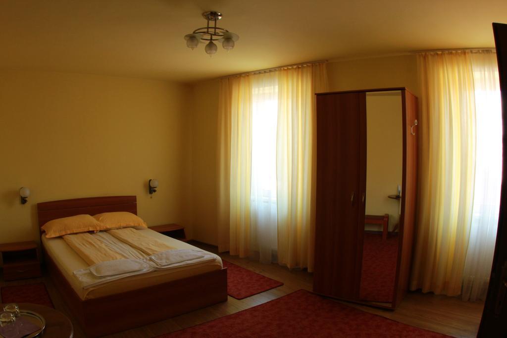 Pensiunea Blanca Reghin Chambre photo
