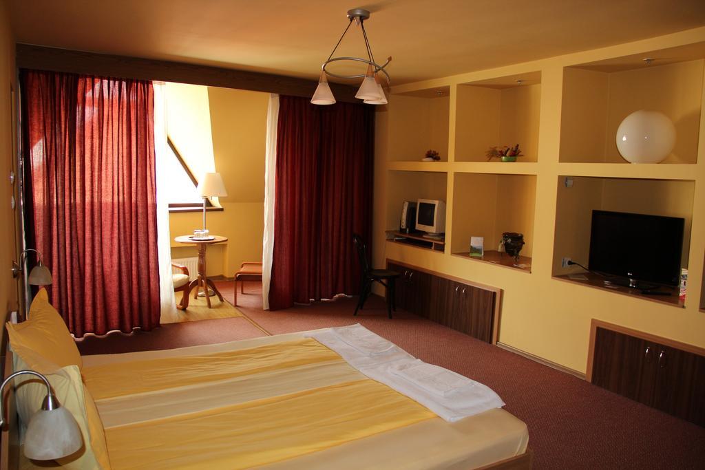 Pensiunea Blanca Reghin Chambre photo