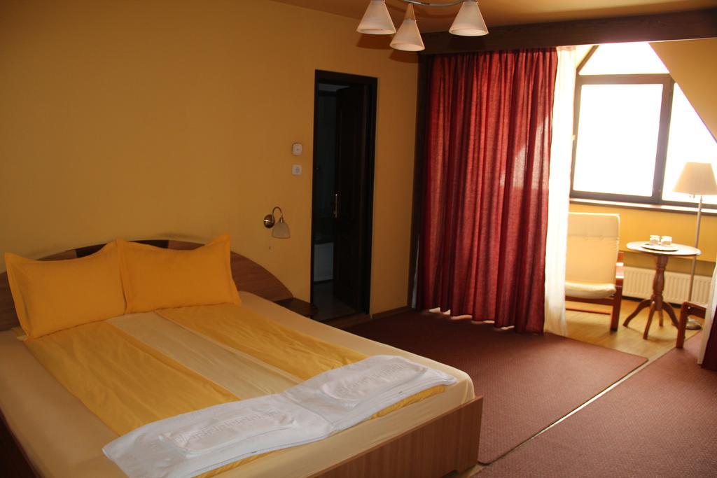 Pensiunea Blanca Reghin Chambre photo