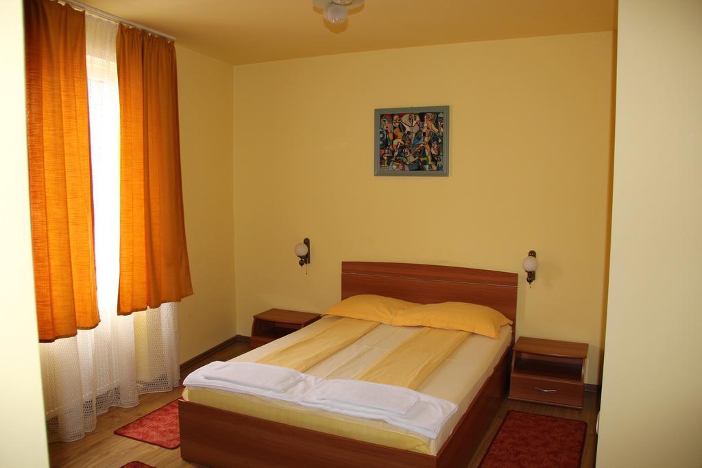 Pensiunea Blanca Reghin Chambre photo